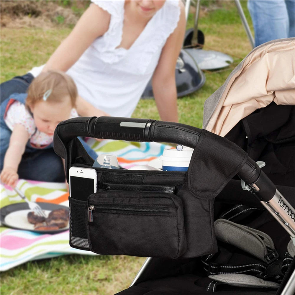 sac-a-langer-organisateur-de-poussette-au-parc